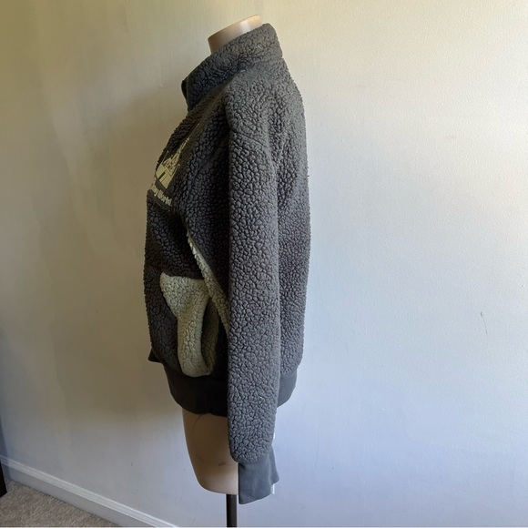 Walt Disney World Castle Icon Sherpa fleece 1/4 zip pullover - Picture 4 of 9